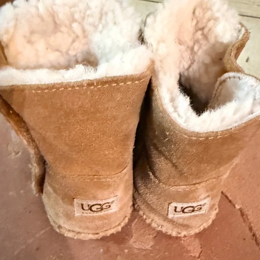 UGG Mini Bailey Boots in Chestnut Suede - Picture 5 of 7